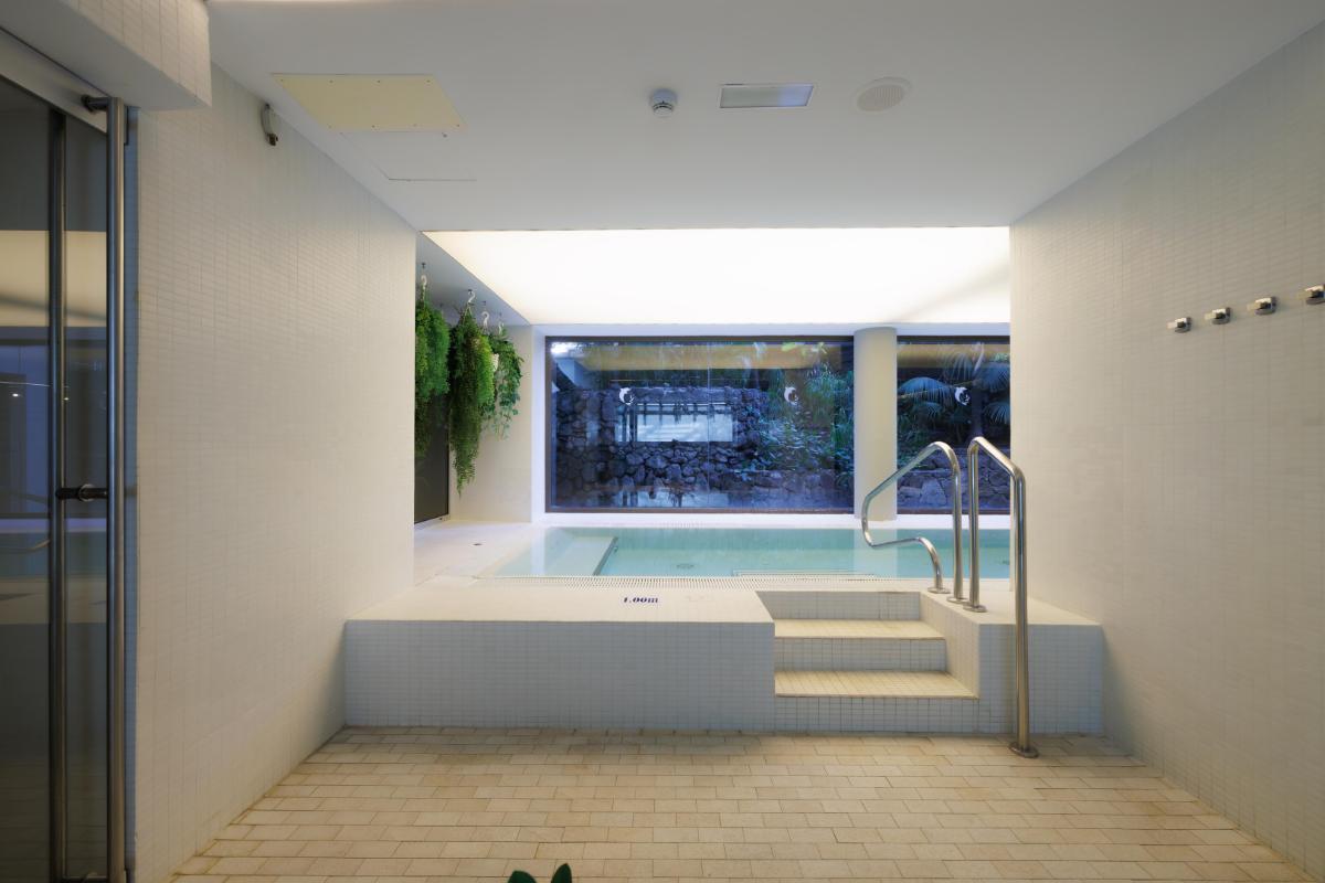 Gallery 75