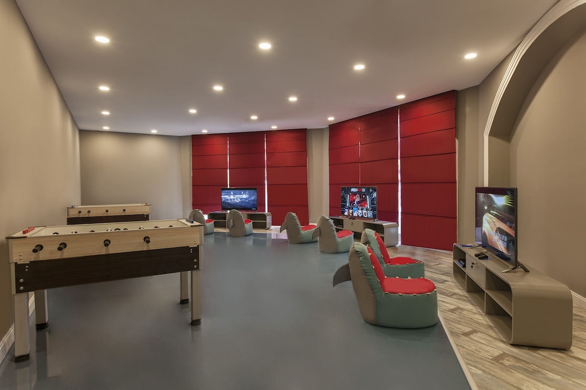Gallery 169