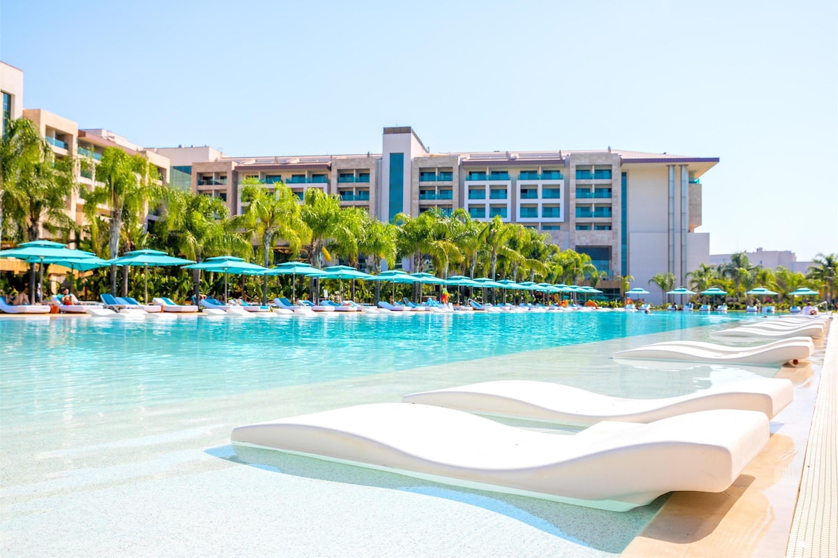 Belek Luxury All-Inclusive Golf Resorts: Comparing Regnum Carya, Maxx Royal, Cullinan & Gloria Serenity